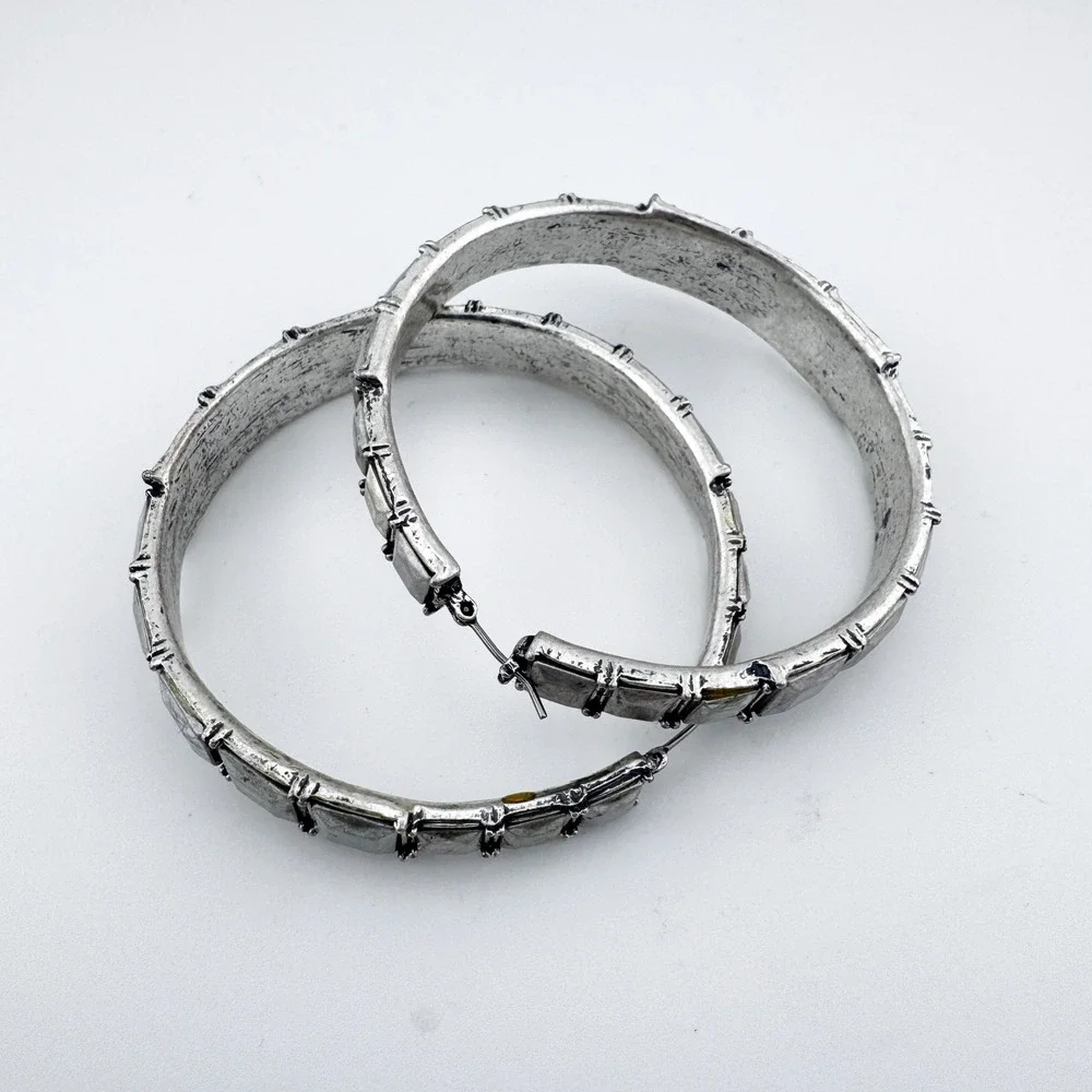 Vintage Heavy Silver Tone Hoop Earrings Textured Barbed Wire Design‎